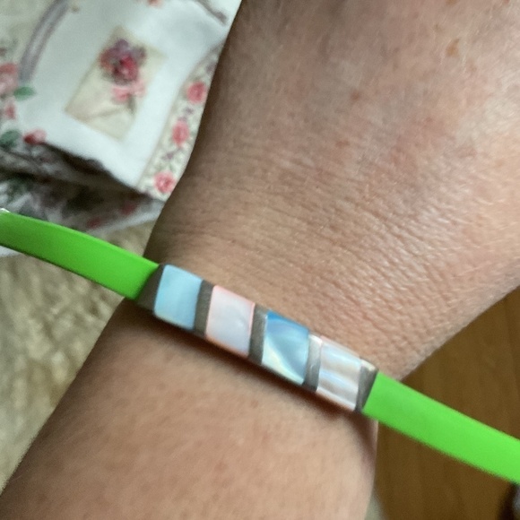 Sterling Silver 925 Mother Of Pearl Inlay Design silicone band unisex bracelet - Picture 1 of 11